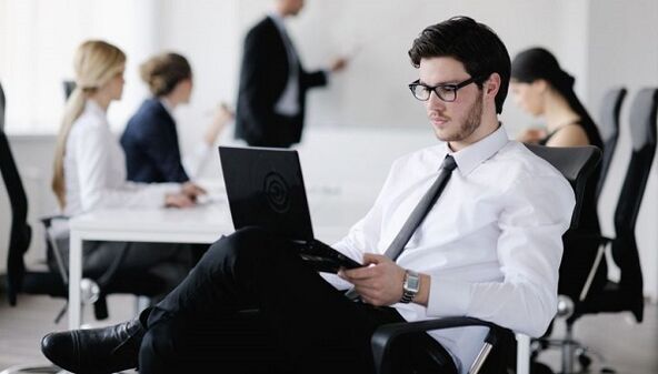 Sitzende Tätigkeit als Ursache einer lumbalen Osteochondrose