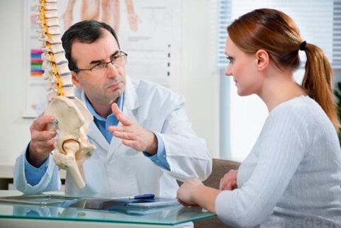 Konsultation mit einem Arzt für Osteochondrose der Wirbelsäule