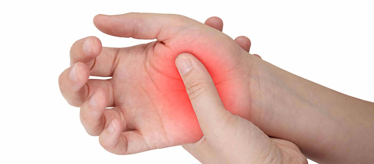 Schmerzen und Rötungen im Gelenkbereich begleiten die Entstehung einer Arthrose