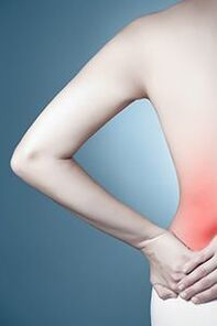 Ständig schmerzende Schmerzen im unteren Rücken sind das zweite Stadium der Osteochondrose
